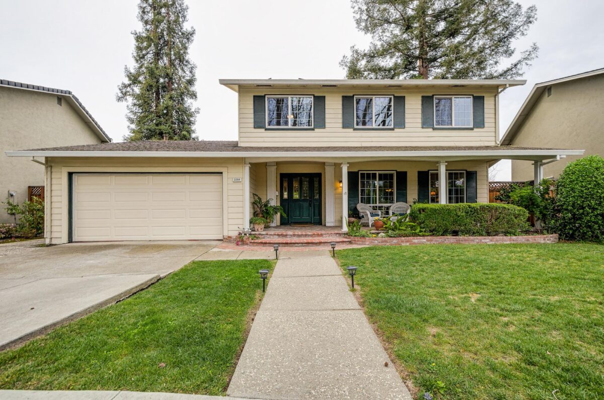 2264 Raven 001 Front View Of Home2